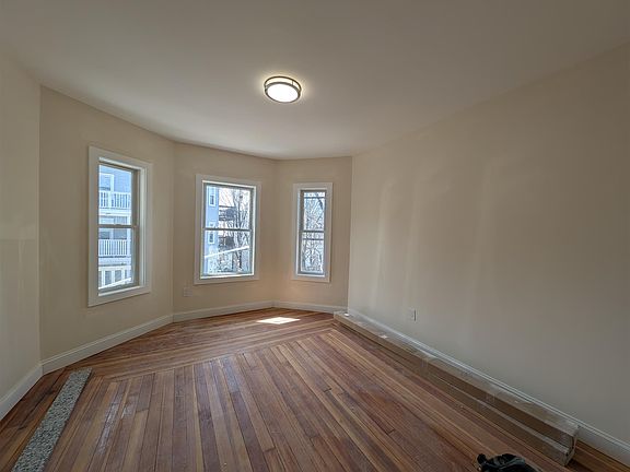 4th image of 7 Lowell Cir #1