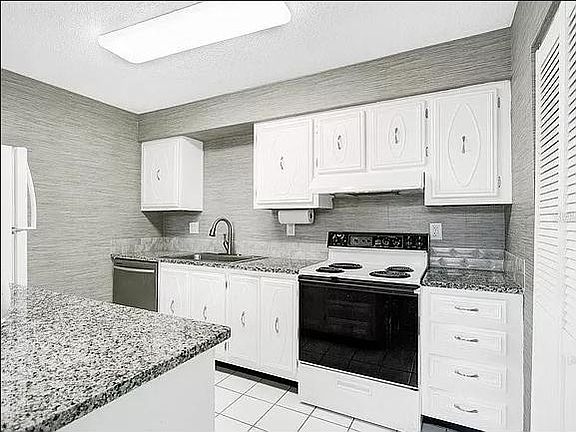 5th image of 500 Orange Dr APT 19