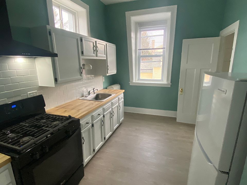 1st image of 140 Elmwood Ave Floor 3