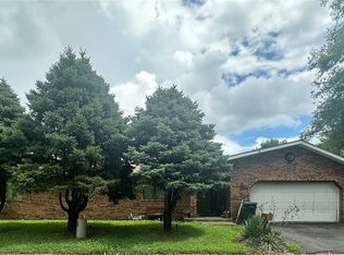 230 Bruce Dr, Cahokia, IL 62206