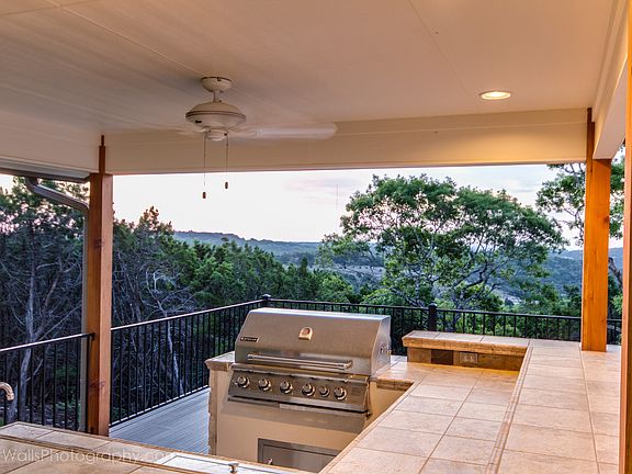 Outdoor Kitchen