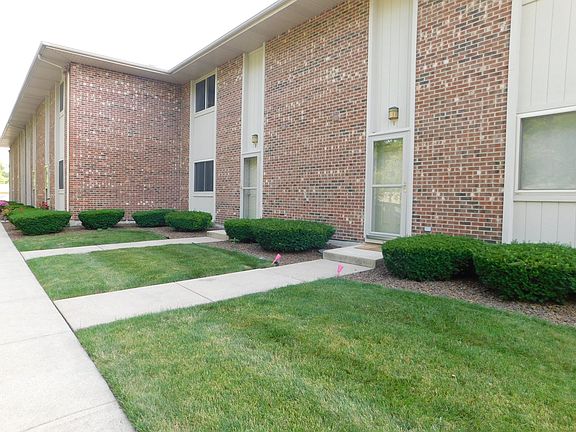 2nd image of 5251 157th St Unit 5