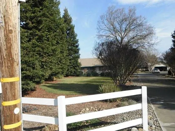 424 Roscoe Rd photo 1