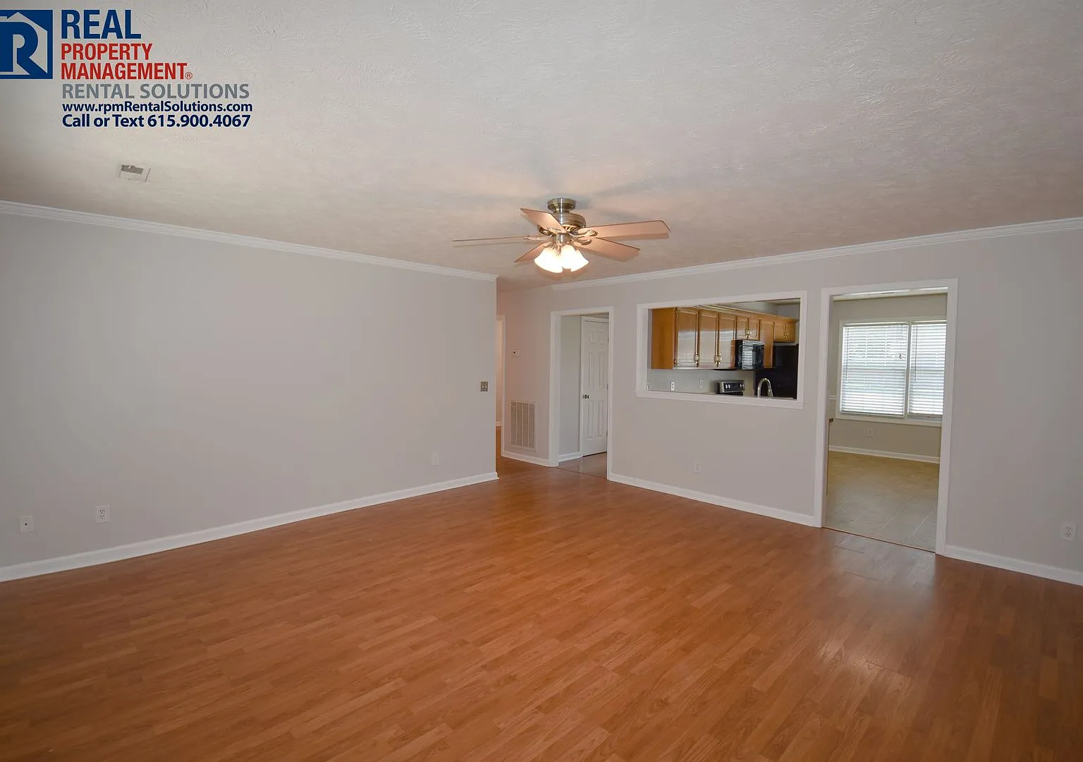 3 bedroom home in GREAT location! Fenced in backyard! — Photo 3