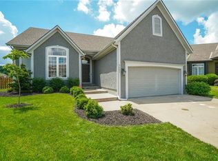 5605 NE Hidden Meadow Cir, Lees Summit, MO 64064
