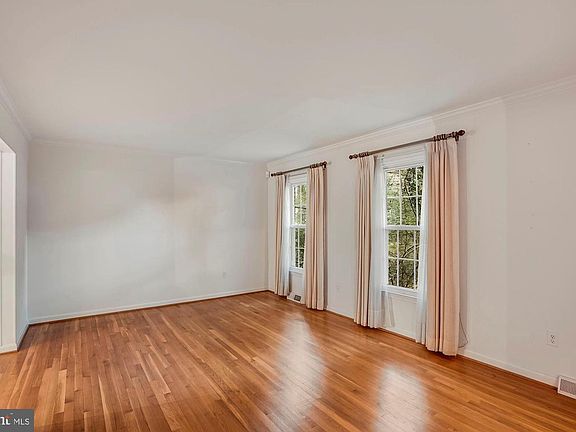 5th image of 422 Cynthia Ln NE