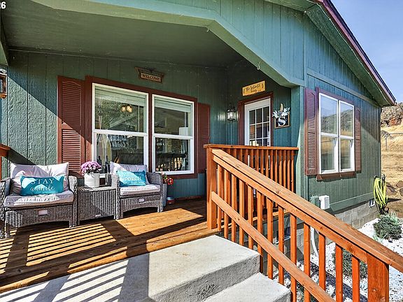 4th image of 7 Grand View Dr