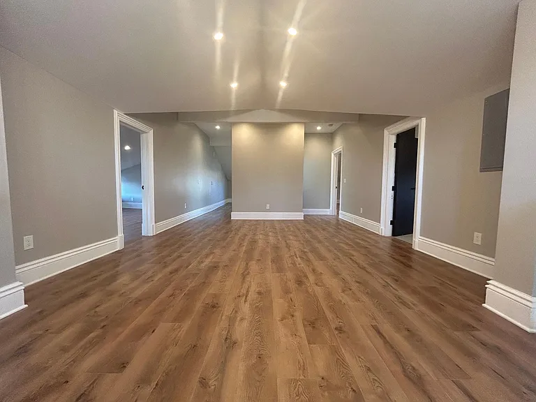3805 Franklin Blvd #301 — Photo 11
