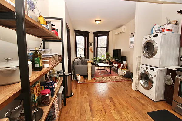 Rented by Nooklyn NYC LLC | media 21
