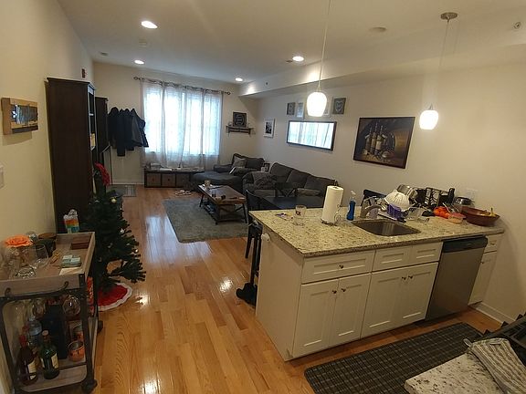 2nd image of 815-17 N Uber St #6