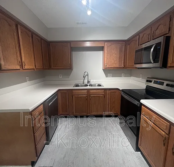 1013 Ashley Michelle Ct — Photo 10