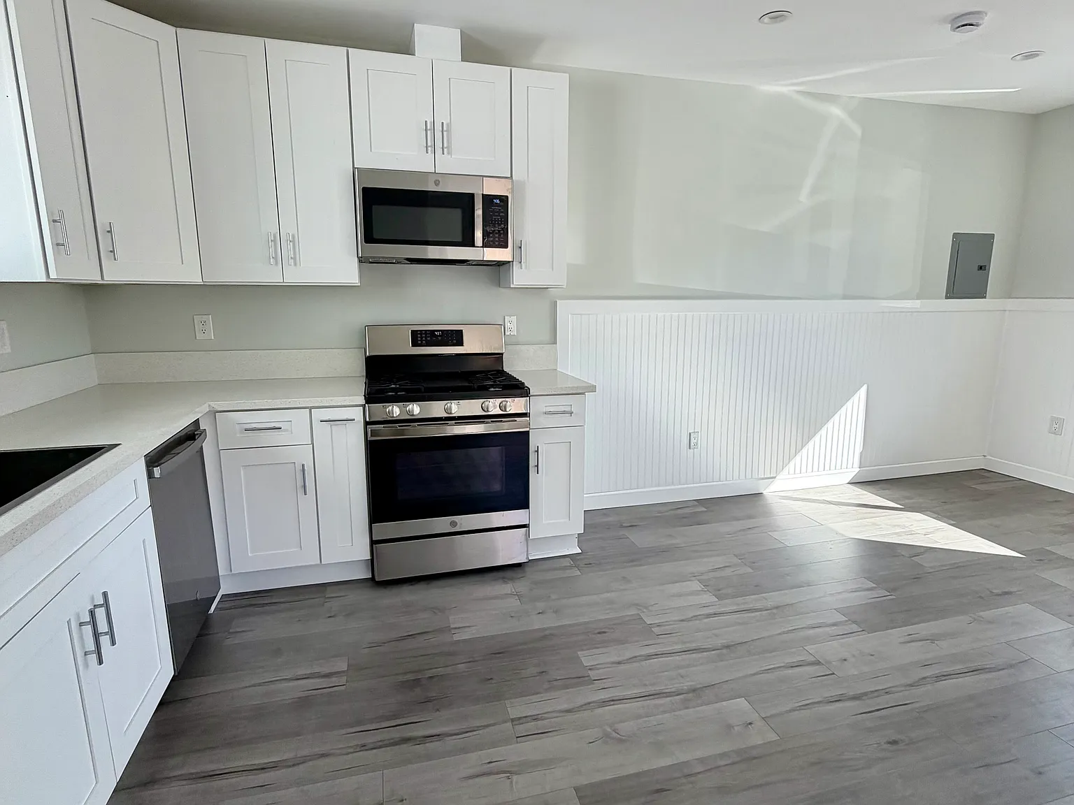 Studio, 438 sqft, $1,700 — Photo 2