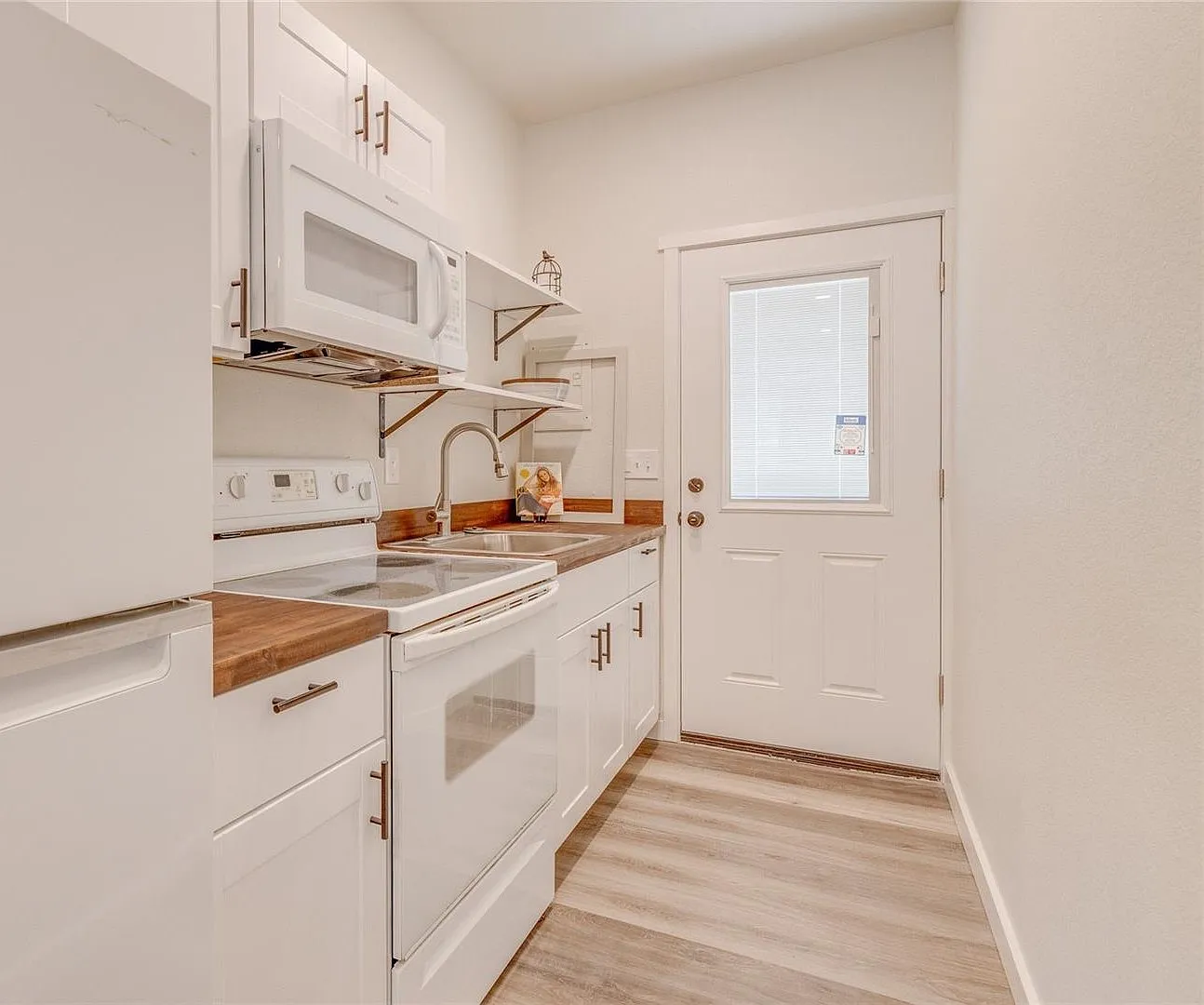 1 bed, 300 sqft, $950 — Photo 1