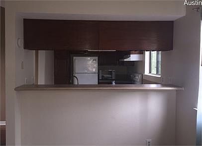 4th image of 6810 Deatonhill Dr #302-1
