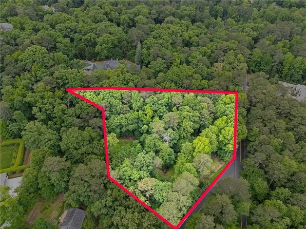 1340 W Garmon Rd, Sandy Springs, GA 30327