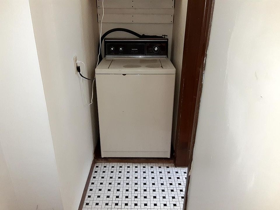 1st image of 1207 E Ash St #B