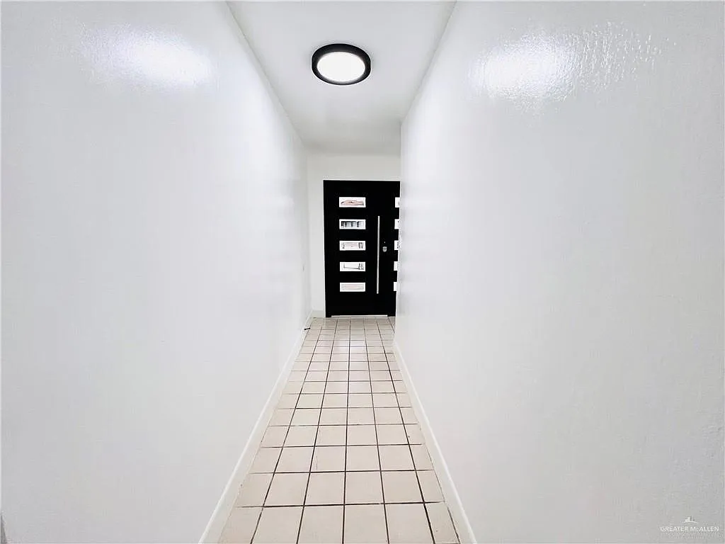 3 bed, 2.0 bath, 1344 sqft, $1,700 — Photo 3