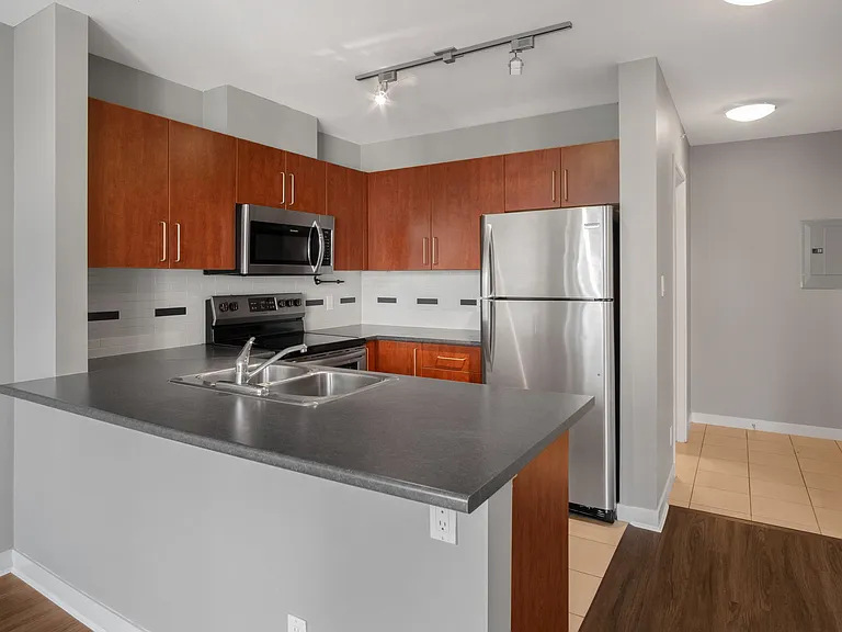 939 Beatty St — Photo 28