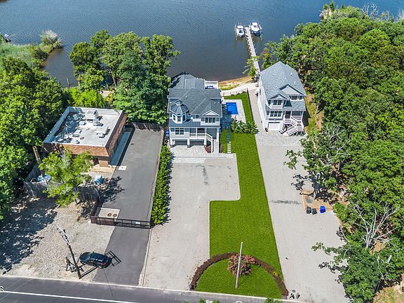 4th image of 494 Princeton Avenue