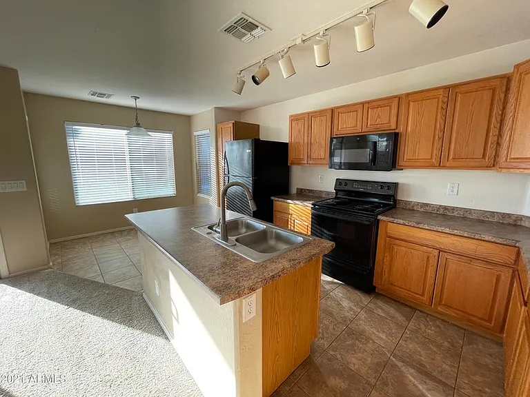 806 S 111th Dr — Photo 9