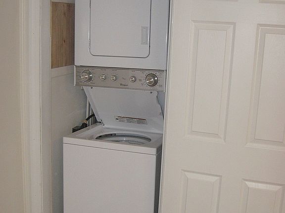 5th image of 556 Bridge St #1
