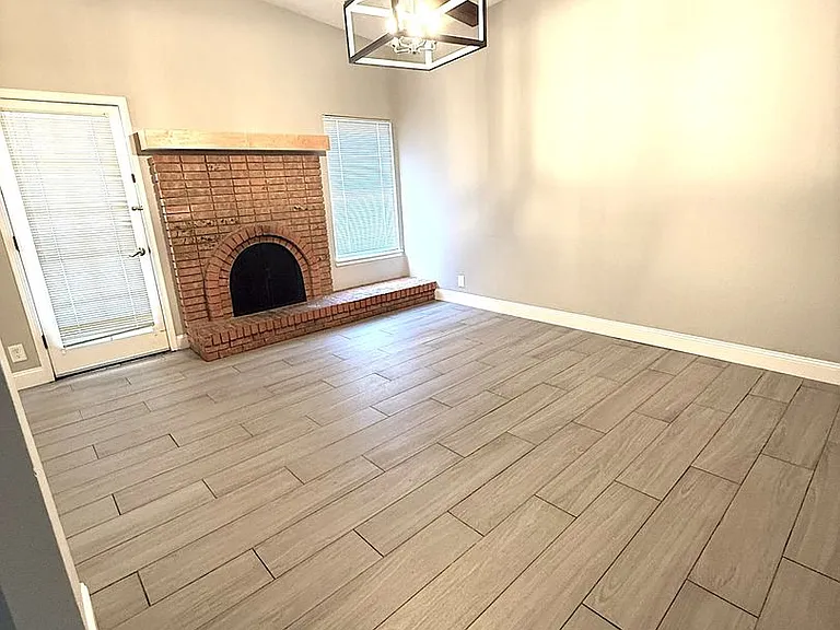 6028 Downey St NE — Photo 4