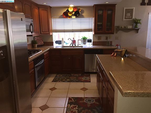 3rd image of 4917 Country Hills Dr