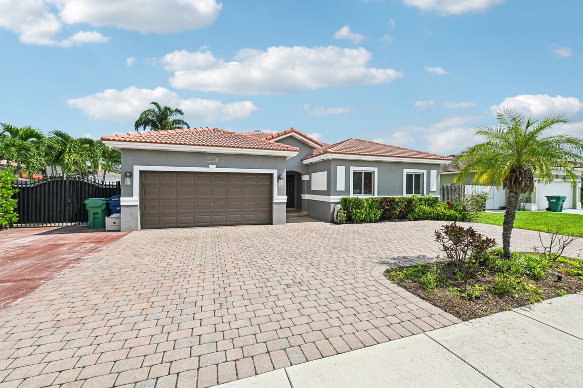 SW 184th St-S2308-001.jpg