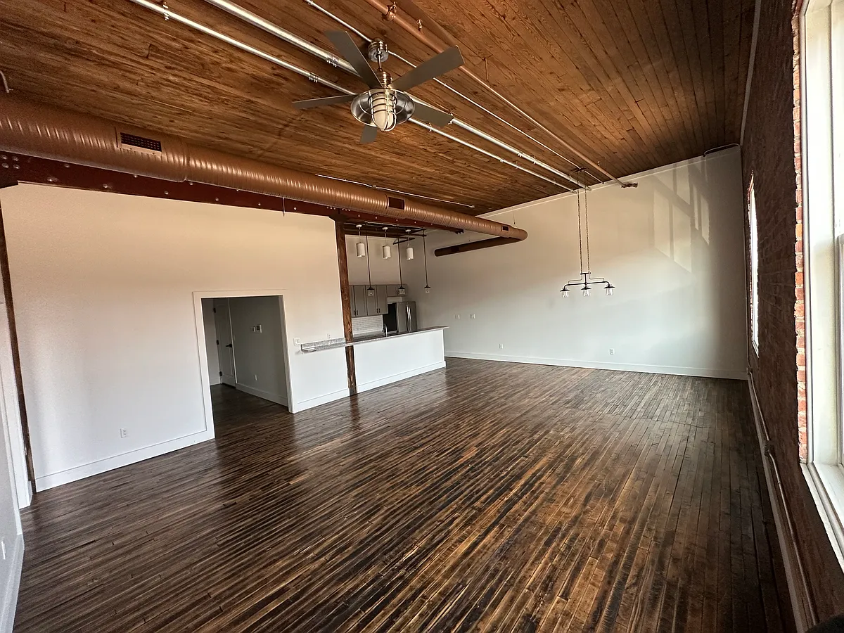 Building Photo - 139 S Huron St #202