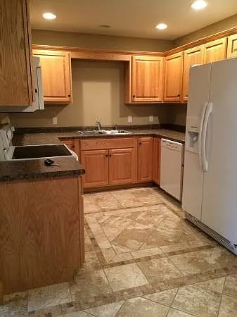 Cobblestone Apartments — Photo 19