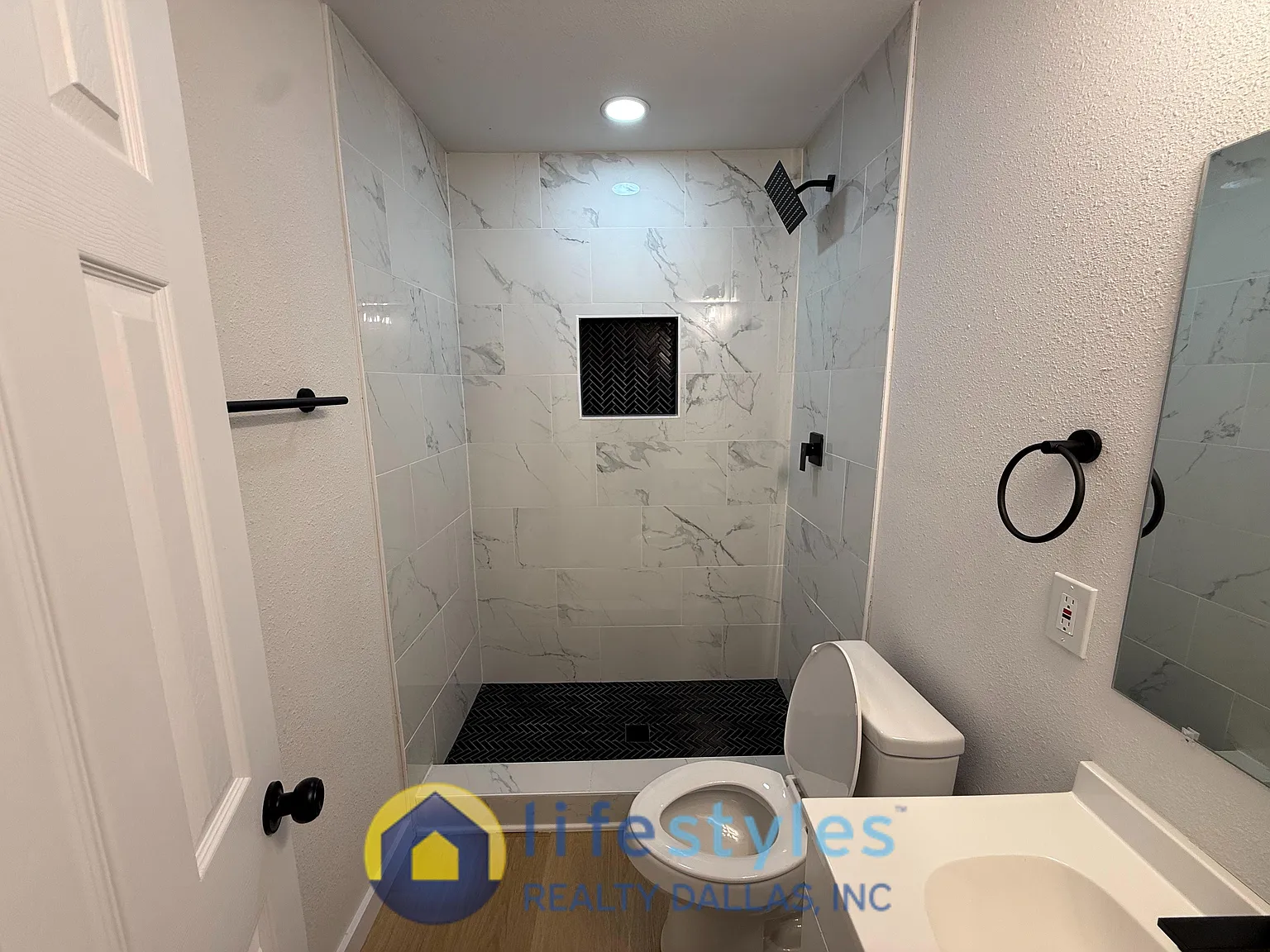 4 bed, 1690 sqft, $2,250 — Photo 2