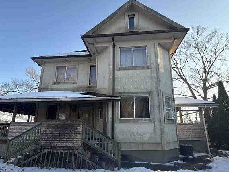1st image of 701 E Main St
