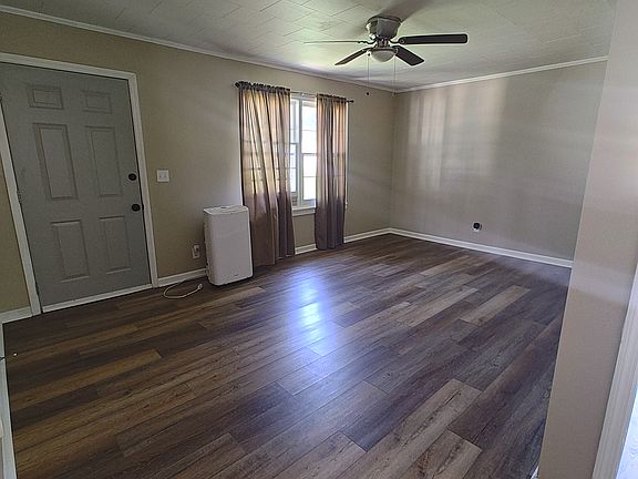 3rd image of 101 Blue Ln