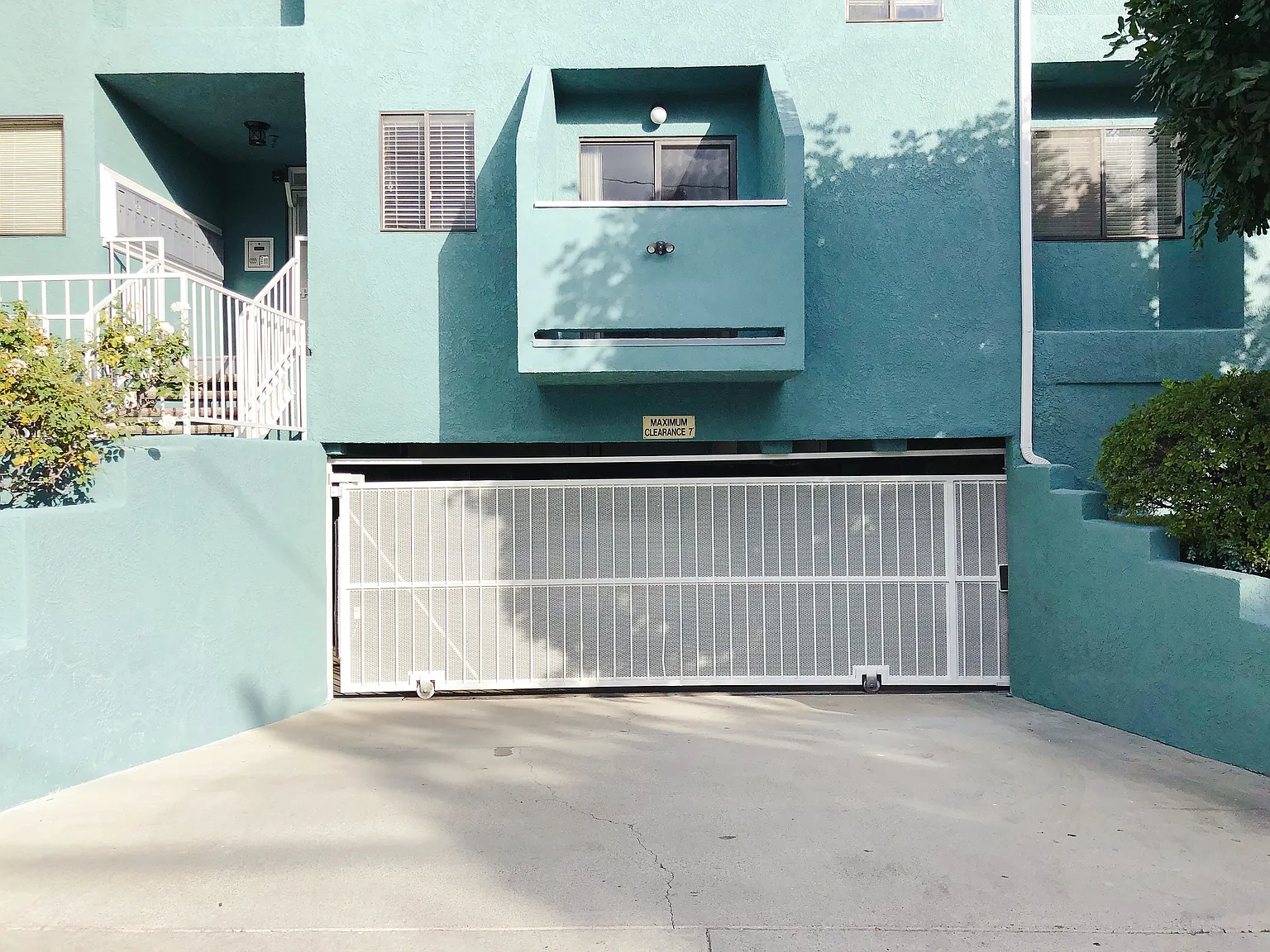 2 bed, 1.5 bath, 950 sqft, $2,695 — Photo 2