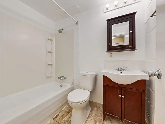 5th image of 4821 46th St #3