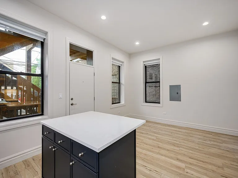 1710 W Belmont Ave #102 — Photo 8