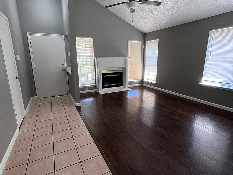 2022 Greencourt Dr — Photo 2