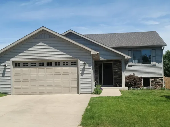 284 Highlands Ave, Zumbrota, MN 55992