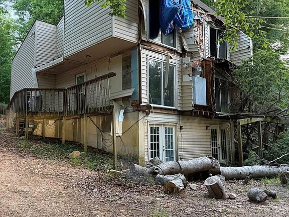 3rd image of 214 Riverside Trl