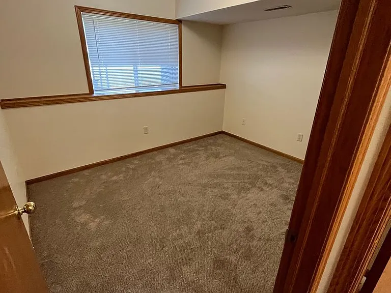 2622 Harvey Dr — Photo 4