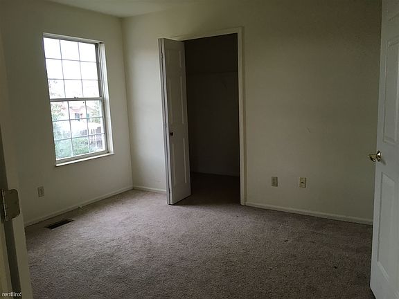 3rd image of 228 Brookwood Dr Unit 5