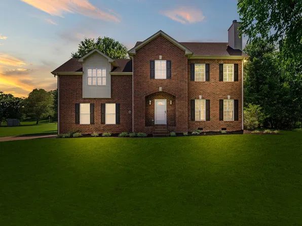 1204 Corlew Dr, Burns, TN 37029