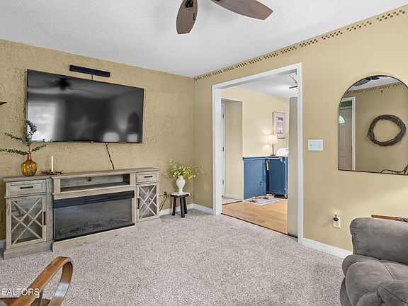 3rd image of 413 Sandy Springs Rd