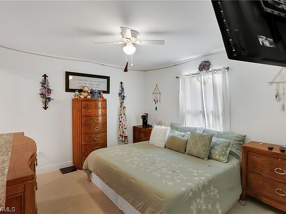 3rd image of 3326-3328 Santa Barbara Blvd