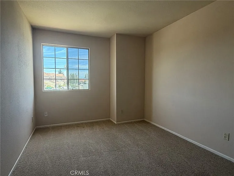 42920 Corte Salamanca — Photo 20