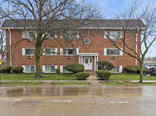 (Undisclosed Address), Oak Park, IL 60304