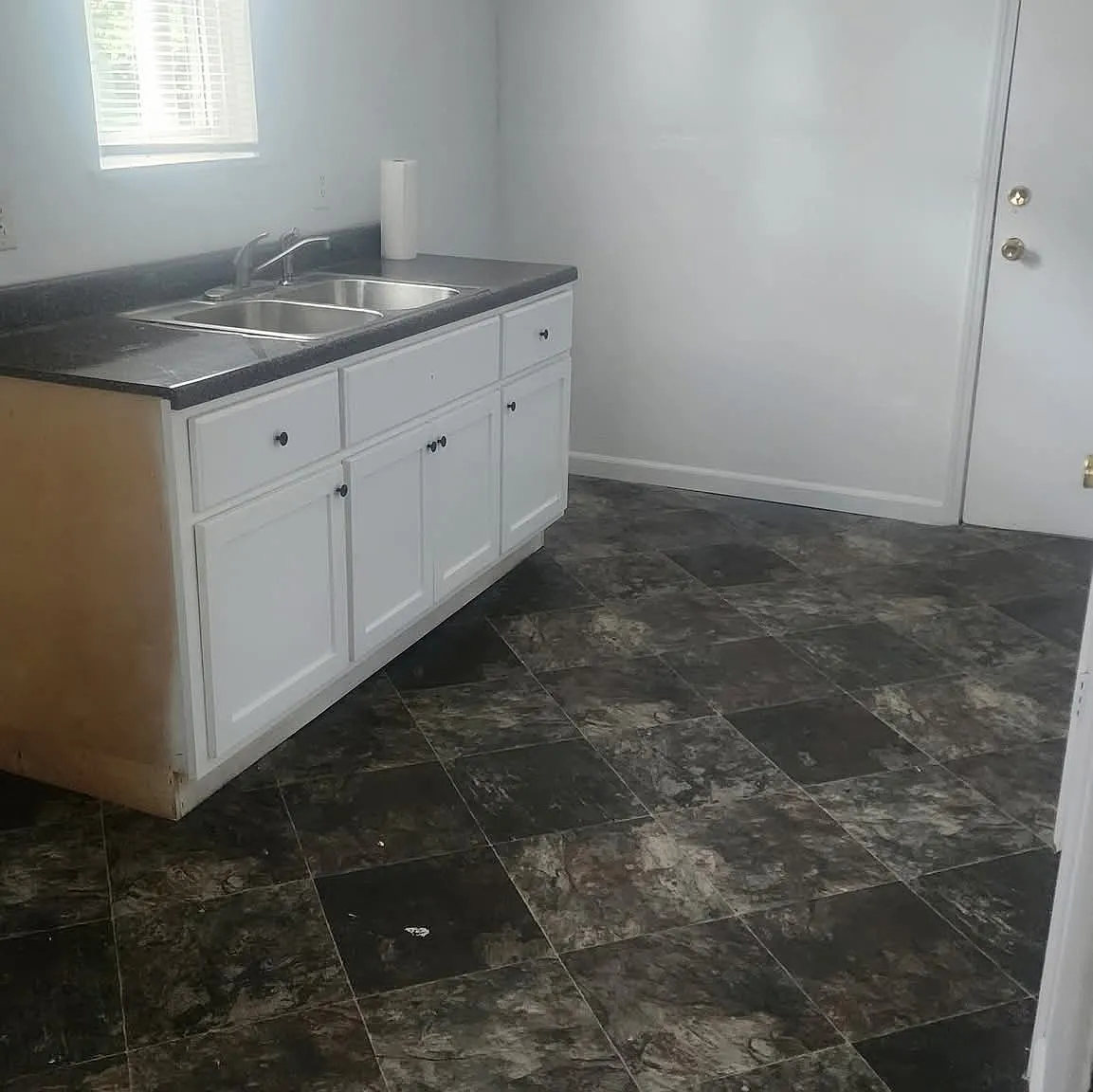 2 bed, 576 sqft, $950 — Photo 2