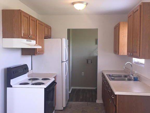 2nd image of 1041 Leo St