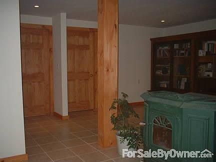 Master suite w/ walk in closet
