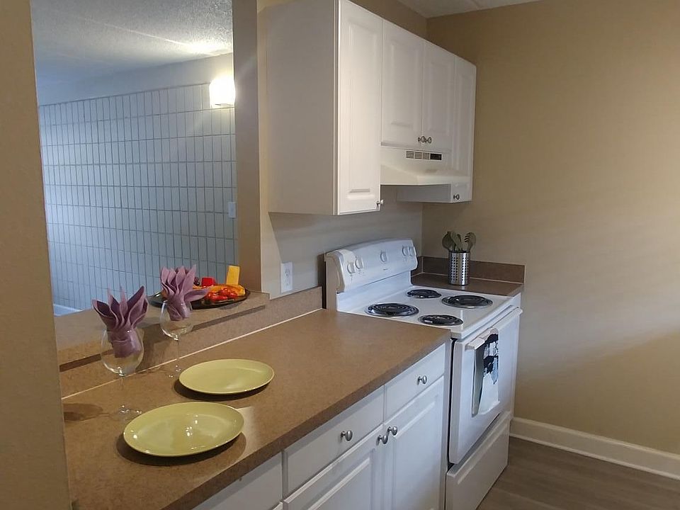 1st image of 302 N Hubert Ave APT 103